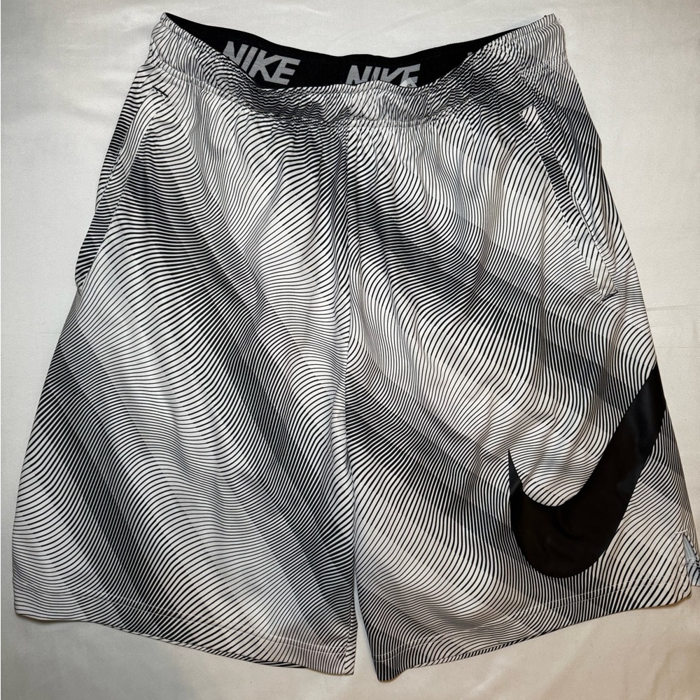 Nike Men's Wave Pattern Athletic Shorts